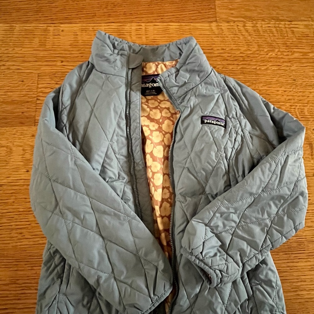 Patagonia Light Blue Quilted Jacket with Floral Lining - Picture 3 of 4